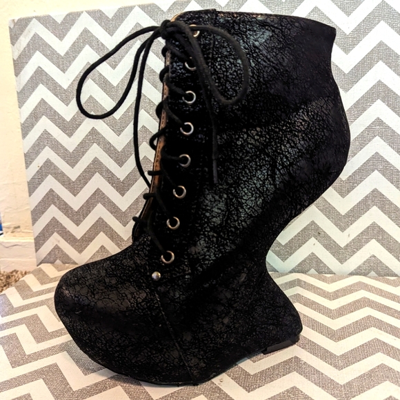 Shoe Republic Faux Suede Arch Heel Boots Size 6 - Picture 1 of 8
